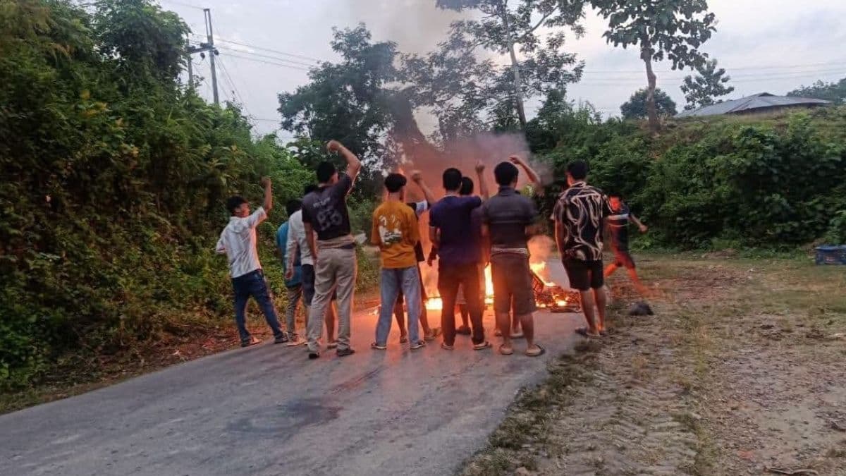 সাজেকে অবরোধ ঘিরে উত্তেজনা, ধাওয়া-পাল্টা ধাওয়া