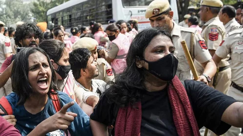 পার্কে বসে থাকতেই আটক বিজেপি নেতার মেয়ে, দিল্লিতে ব্যাপক ধরপাকড়