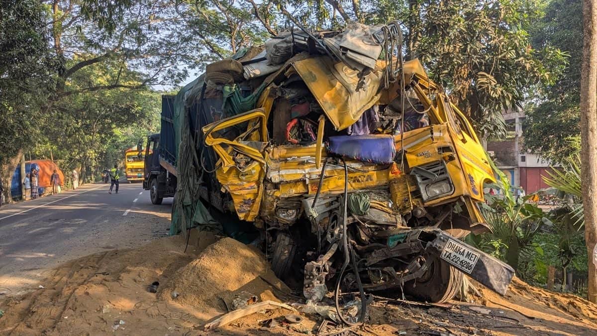 নাটোরে বাস-ট্রাক সংঘর্ষে নিহত বেড়ে ১৪