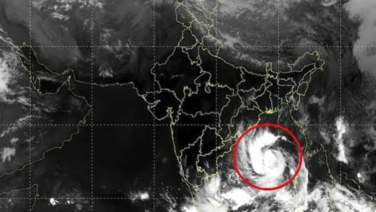 উপকূলে ‘অর্ণবের’ আঘাত, যে বার্তা দিল আবহাওয়া অধিদপ্তর